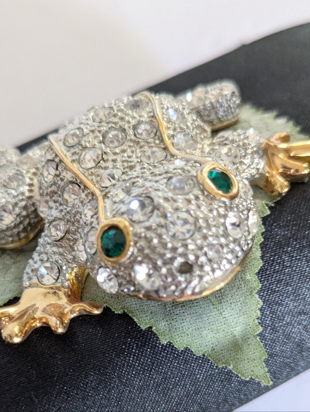Marg Of Pepper Pike Frog Brooch Embellished Evening Bag - Picture 5 of 16